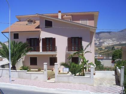 VILLA POLLINA